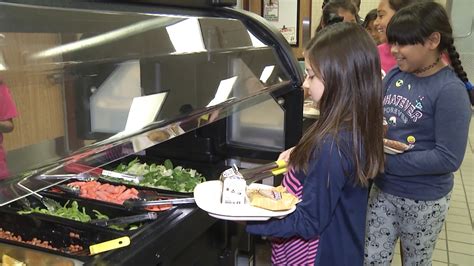 More states line up to serve free school meals to all kids